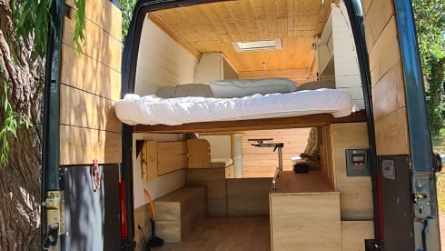 't buske! – Practical multifunctional motorhome for 2 people