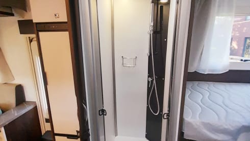 New Benimar Cocoon 463 10/2022 with silent roof air conditioning