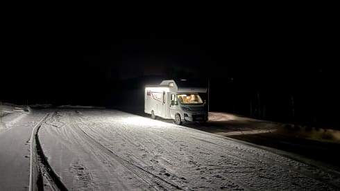 Camperrent 19 – 6p LMC alcove from 2025