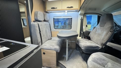 Van Voyage – Gloednieuwe Possl 2Win R met hefdak(2026) compacte luxe met grote badkamer