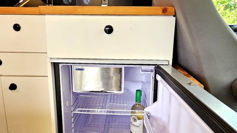 Rugged Volkswagen T5 Camper | extra tent, air conditioning, cruise control