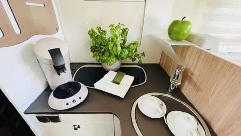 1. DelBi – Luxury mobile home Bürstner Delfin IT726