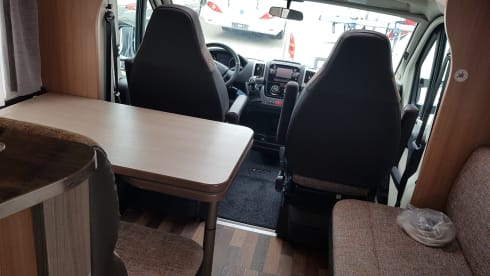 Knaus sky wave 700 MEG