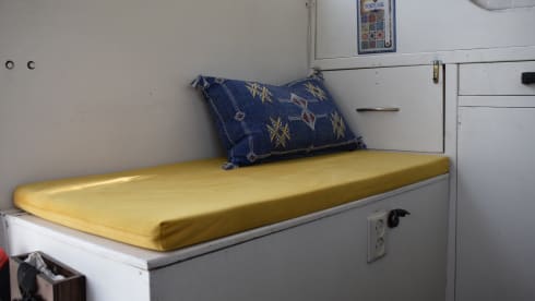 Barry – Unique off-grid oldtimer Mercedes 508 camper