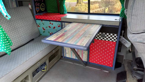 Chilly – 6p Volkswagen Westfalia California campervan from 1992