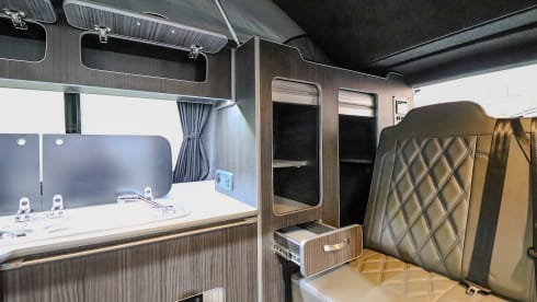Bertie – Stunning 4 berth Volkswagen T5 campervan Automatic with air awning