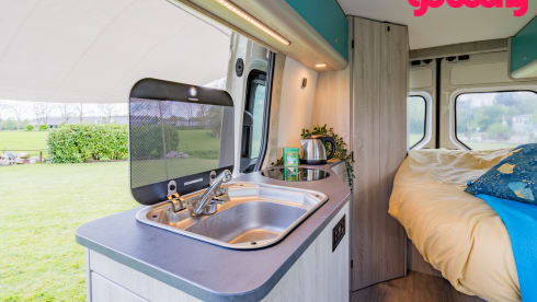 Fluistercamper – 100% electric VW Crafter, 2 persons, interior 2023