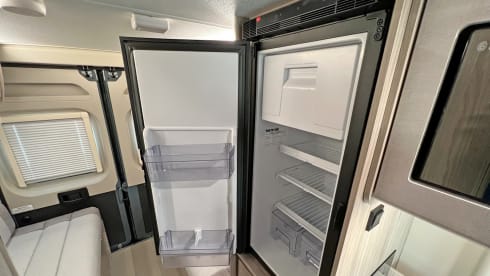 Betty George – Elddis 4 berth Automatic Campervan 2024 With Double Bed Pop Top
