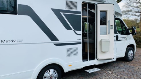 4p Adria Mobil Matrix 670 DC semi-integrated from 2022