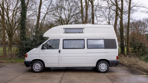 Snow – 4p Volkswagen bus uit 2004