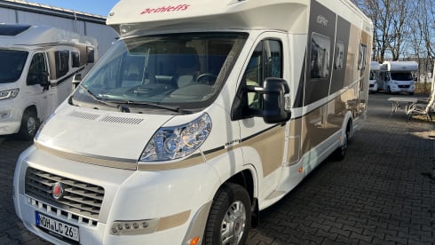 Sjors – Fiat Ducato Dethleffs Queens bed