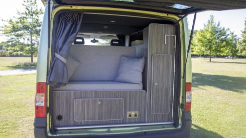 Mushy Pea – 2+2 berth Ford bus from 2006