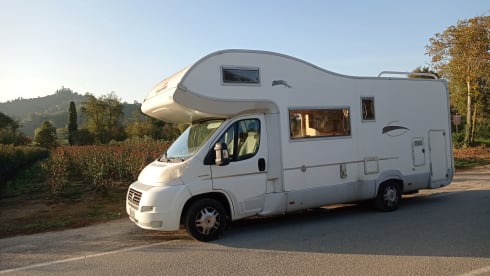 Ambrogio e Cristiana – Three children, a dog, desire for freedom