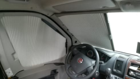 Lets go, life is too short – 2p Adria Mobil 600 Bus camper from 2008