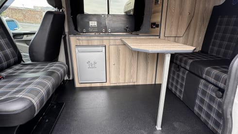 4berth new camper  – Hamish, de VW camper met 4 slaapplaatsen! Verzekering inbegrepen in de prijs!