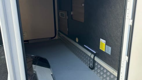 Nr. 15 – Wohnmobil für bis zu 4 Personen als Automatik und Einzelbetten