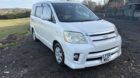 BONNIE  – Toyota campervan met 2 slaapplaatsen uit 2006