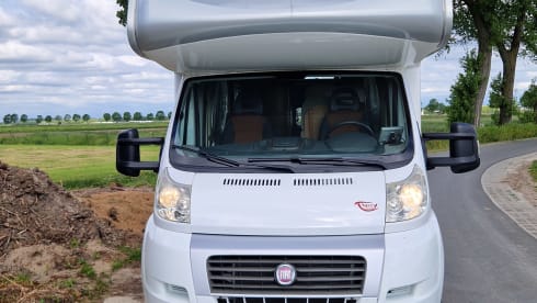  Ruime Fiat Giottiline 7p  Camper met inventaris.