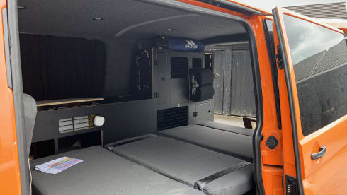 Generale Bee – 2 berth Volkswagen campervan from 2017