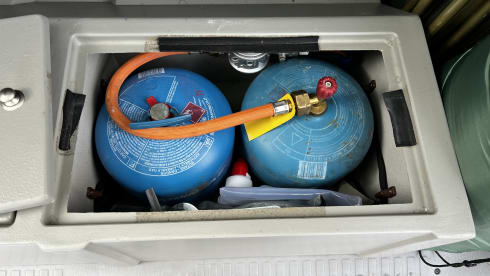 Bertyventurer – 4 berth Mazda bongo to hire with awnings let your adventure begin here