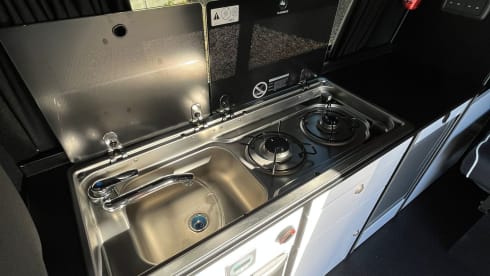 YR71KTO NOMAD LONDON – 4 Berth Nomad Camper LONDON - ROMFORD