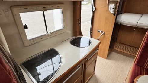 Gezinscamper – 4p Rapido semi-integrated from 2009