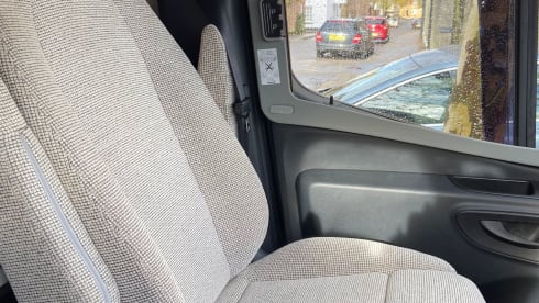 Batvan – Grote luxe Hymer-camper met 5 slaapplaatsen uit 2021