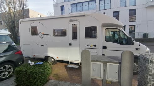 Ruime aangename camper 2pers – 2p Pilote semi-integrated from 2007