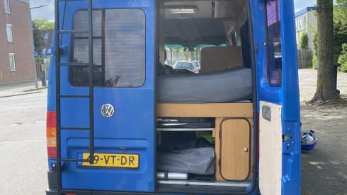 Blauwe Bussie  – 2p Volkswagen bus uit 2001