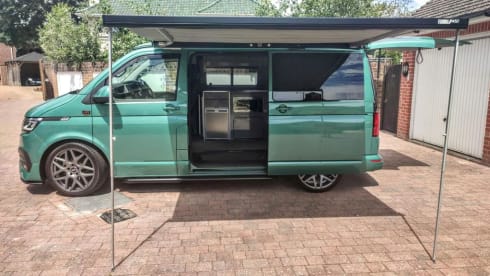 Larnee – 4 berth Volkswagen campervan from 2021
