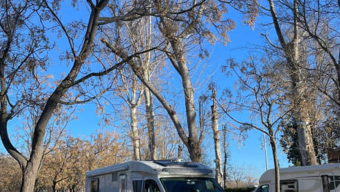 Nirwana – Luxury 2p Hymer from 2015 with fixed Queens bed 