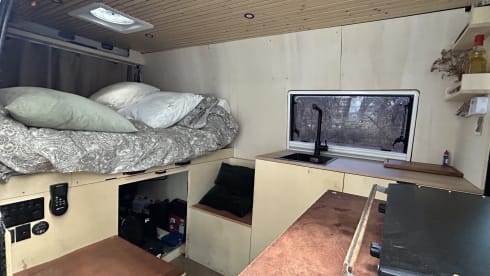 PatHFinder, the Off-Grid Volkswagen Crafter camper from Rotterdam