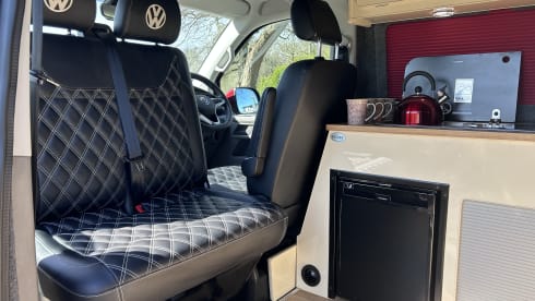 Ruby – Dog Friendly VW Campervan - T6.1 Automatic Gearbox - Insurance included