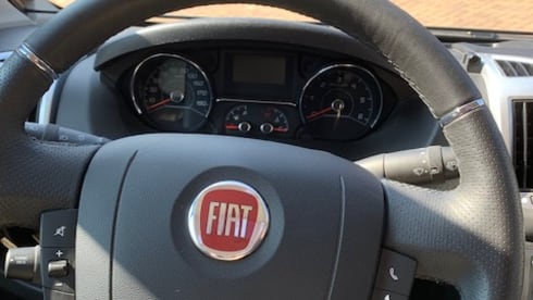 LMC 662 – LMC 9 traps automaat 3 pers Lengte 6.95mtr BJ 2021 Rijbewijs B