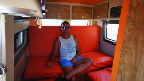 Laranja – Rent a  Blue Classics’s Combi J9