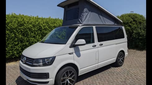 Hercules  – Gloucestershire, 4 berth VW campervan 2015 (TV, microwave & awning)