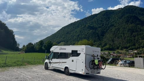 Lokatena – New Benimar Bel Air, semi-integrated with 5 seats and 5 beds