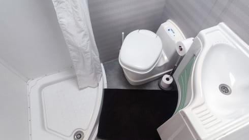Fantastic, Family Sized Motorhome for Rent - 4 (6) berth