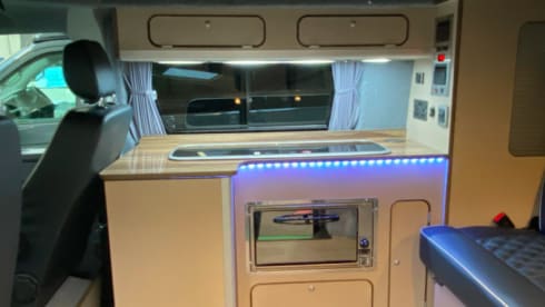 Seymour  – Luxury 2021 VW high spec campervan with flexible collection/drop-off