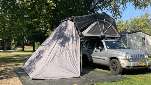 Jeep met daktent – Roof tent, 4 persons