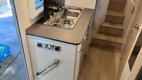 Fleur – Available for rent in Spain from October 1st: 3p Bürstner semi-integrated from 2024
