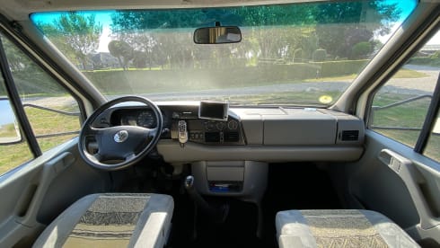 4 person Volkswagen Karmann Missouri alcove from 2005