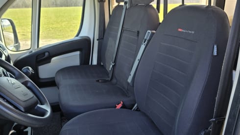Bravo – 2p off-grid camper (conversion 2024)