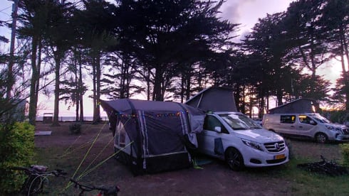4p Mercedes-Benz camper bus. Euro 6 + automatic