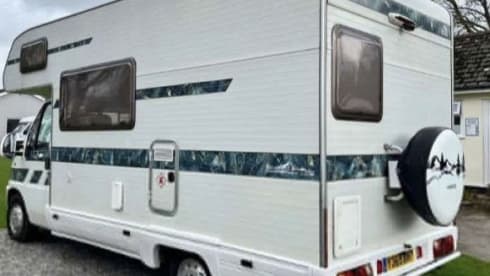 Nevis – Grote Familie Camper-5 slaapplaats Fiat