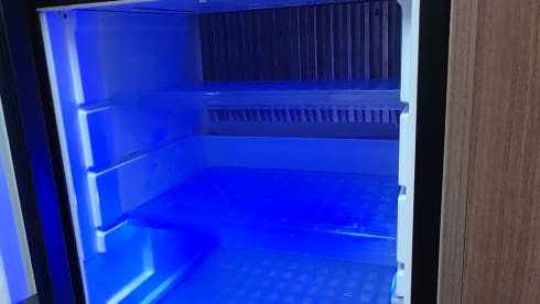 Spacious 4 person Challenger camper with queen bed