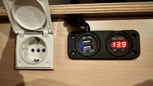 Van VW T5 with pop-up