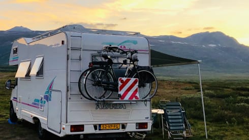 Tante Adria – Nice & spacious Adria camper (6 pers.) With garage, fixed bed and inventory!