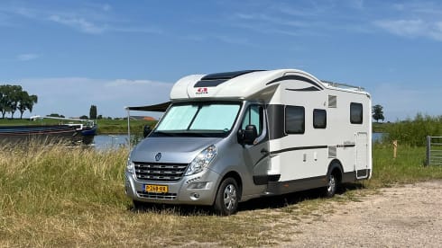 Fully and very luxuriously equipped 2 persons (max 3) Adria Matrix Suprème