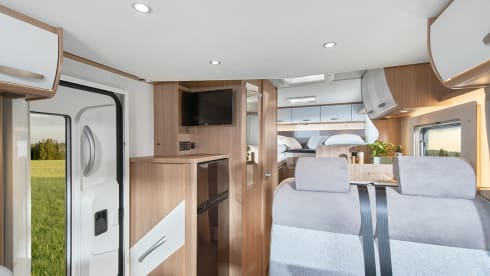 11/20 – 2 berth motorhome with single beds - Automatic